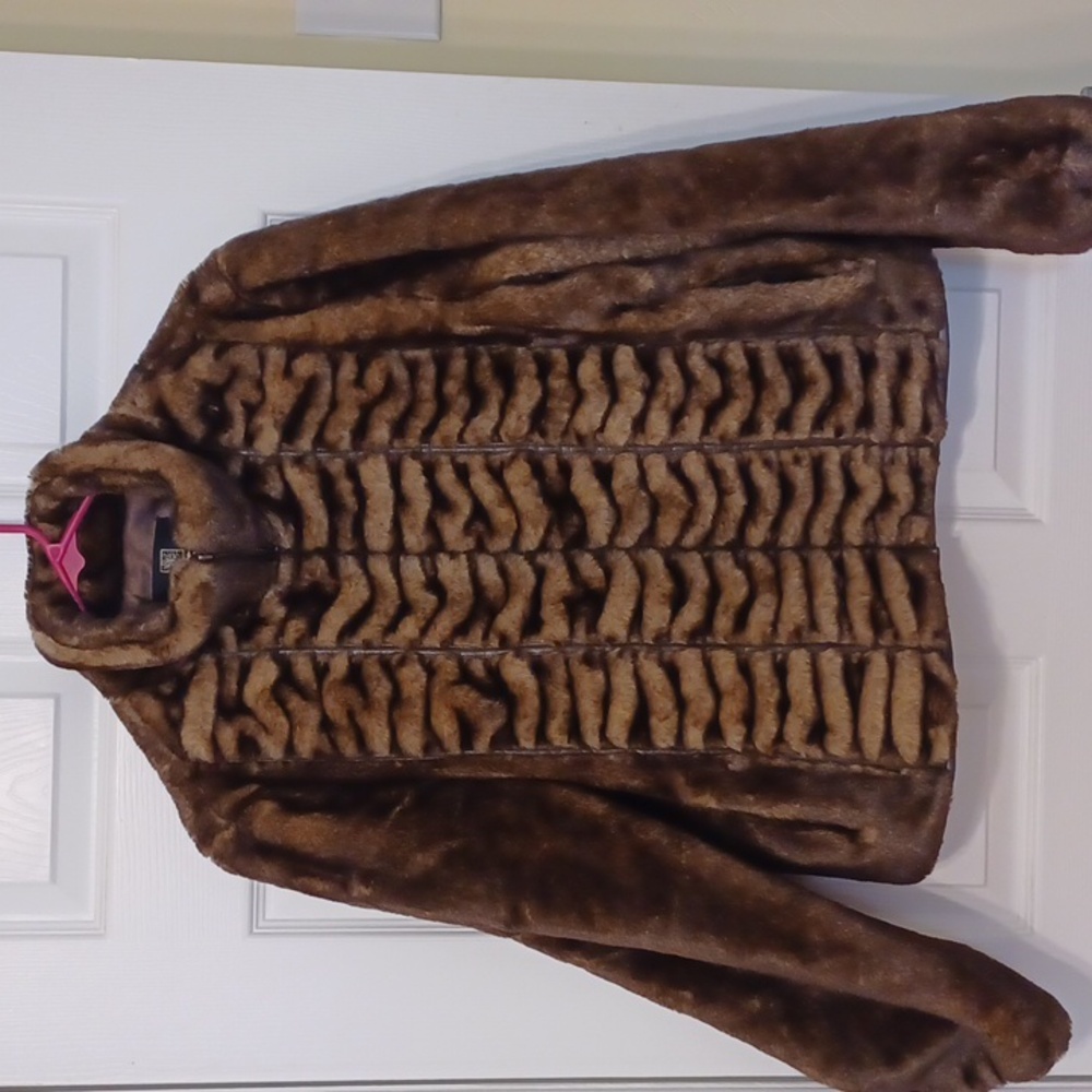 Alpine Studio, sz L, luxurious brown faux fir jacket. Chevron front design.